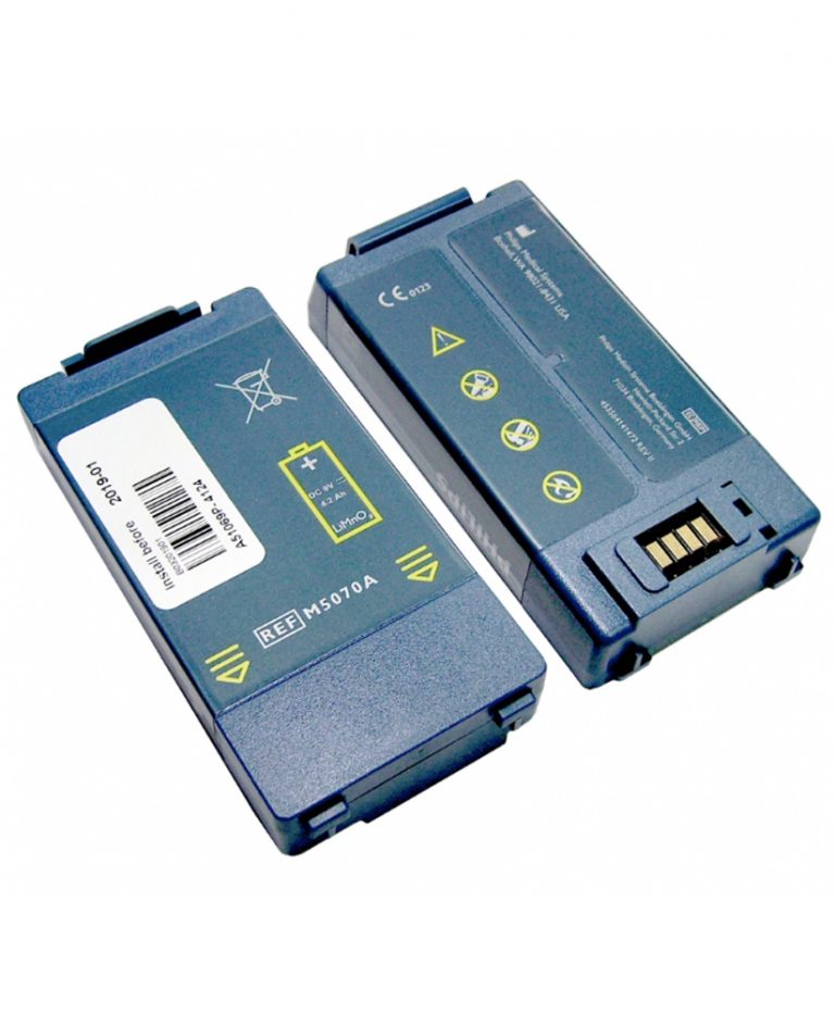 Närbild av två blåa batterier med gula varningssymboler, avsedda för Philips Hjärtstartare HS1 och FRx.