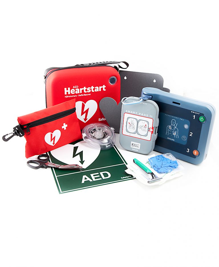 Närbild av Philips HeartStart FRx, en mörkblå och turkos hjärtstartare med två elektroder kopplade, mot vit bakgrund.